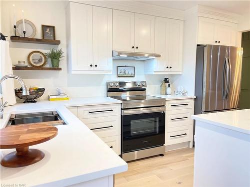 193 Lakewood Avenue, Fort Erie, ON - Indoor Photo Showing Kitchen