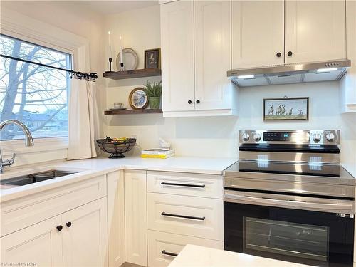 193 Lakewood Avenue, Fort Erie, ON - Indoor Photo Showing Kitchen