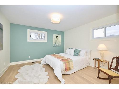 193 Lakewood Avenue, Fort Erie, ON - Indoor Photo Showing Bedroom