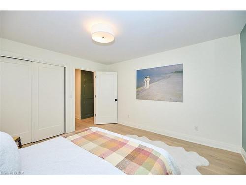 193 Lakewood Avenue, Fort Erie, ON - Indoor Photo Showing Bedroom