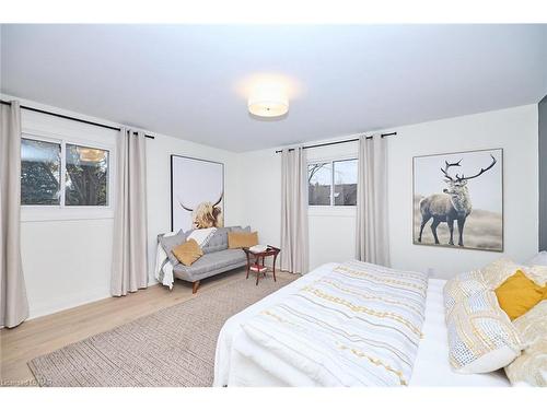 193 Lakewood Avenue, Fort Erie, ON - Indoor Photo Showing Bedroom