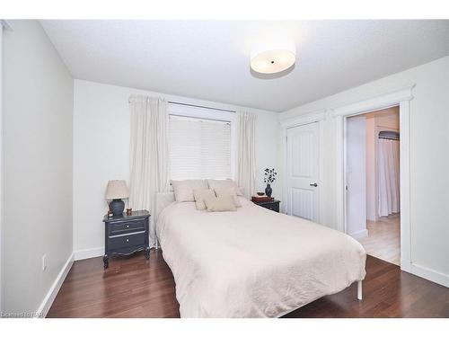 980 Buffalo Road, Fort Erie, ON - Indoor Photo Showing Bedroom