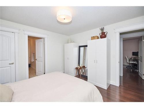 980 Buffalo Road, Fort Erie, ON - Indoor Photo Showing Bedroom