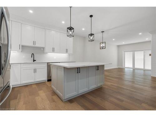 742 Clarence Street, Port Colborne, ON - Indoor Photo Showing Kitchen With Upgraded Kitchen