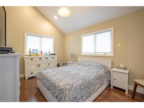 145 Beechwood Avenue, Fort Erie, ON - Indoor Photo Showing Bedroom