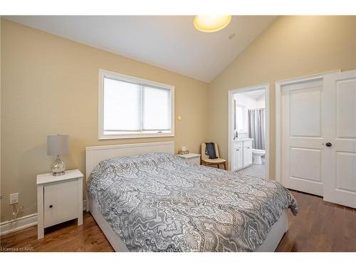 145 Beechwood Avenue, Fort Erie, ON - Indoor Photo Showing Bedroom