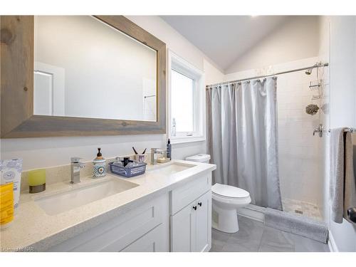 145 Beechwood Avenue, Fort Erie, ON - Indoor Photo Showing Bathroom