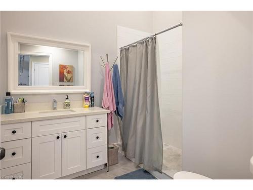 145 Beechwood Avenue, Fort Erie, ON - Indoor Photo Showing Bathroom