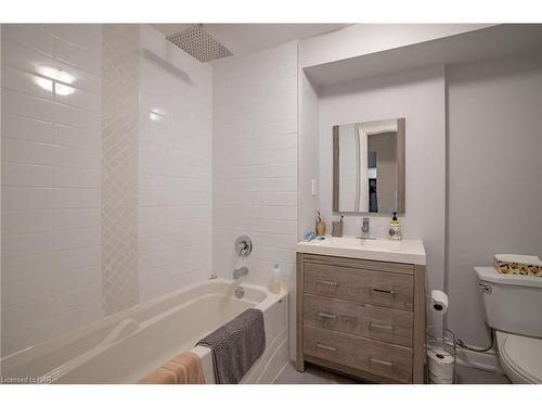 145 Beechwood Avenue, Fort Erie, ON - Indoor Photo Showing Bathroom