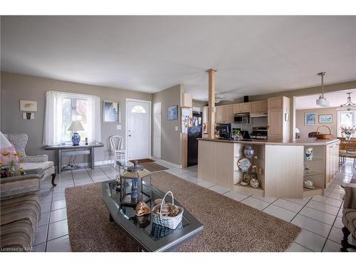 3413 North Shore Drive, Ridgeway, ON - Indoor Photo Showing Living Room