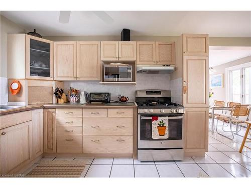 3413 North Shore Drive, Ridgeway, ON - Indoor Photo Showing Kitchen