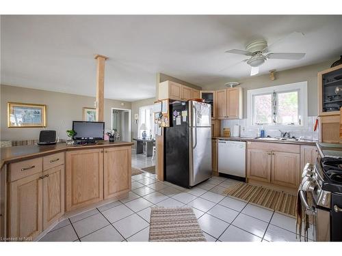 3413 North Shore Drive, Ridgeway, ON - Indoor Photo Showing Kitchen