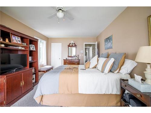 3413 North Shore Drive, Ridgeway, ON - Indoor Photo Showing Bedroom