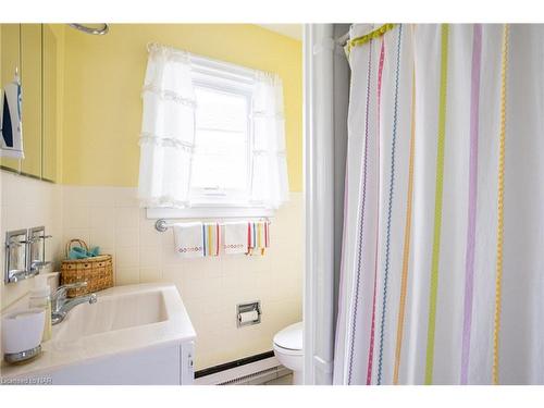 3413 North Shore Drive, Ridgeway, ON - Indoor Photo Showing Bathroom