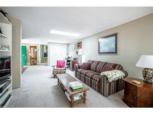 3413 North Shore Drive, Ridgeway, ON - Indoor Photo Showing Living Room