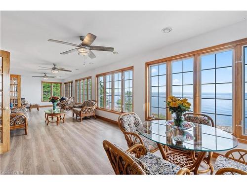 537 Sandy Bay Road Road S, Dunnville, ON - Indoor Photo Showing Dining Room