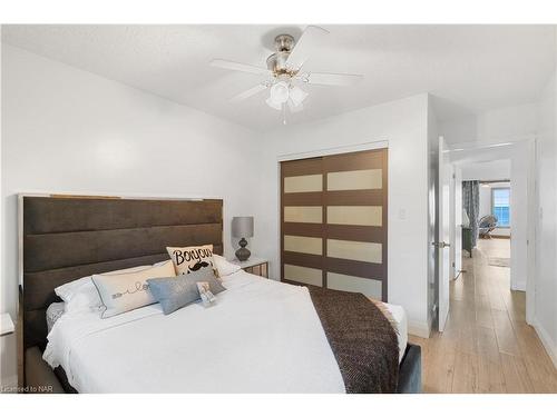 537 Sandy Bay Road Road S, Dunnville, ON - Indoor Photo Showing Bedroom