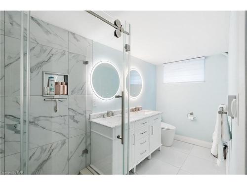 537 Sandy Bay Road Road S, Dunnville, ON - Indoor Photo Showing Bathroom