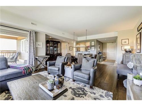 302 A-678 Line 2 Road, Niagara-On-The-Lake, ON - Indoor Photo Showing Living Room