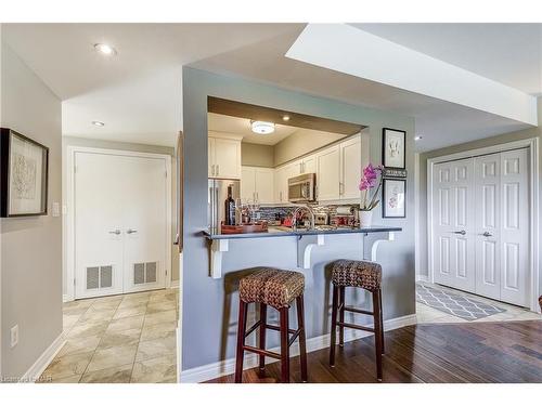 302 A-678 Line 2 Road, Niagara-On-The-Lake, ON - Indoor Photo Showing Kitchen