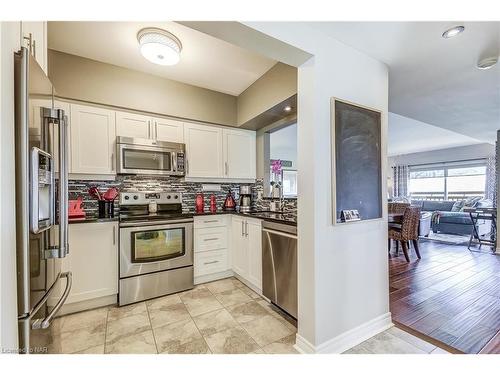 302 A-678 Line 2 Road, Niagara-On-The-Lake, ON - Indoor Photo Showing Kitchen