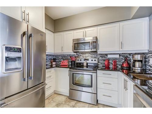 302 A-678 Line 2 Road, Niagara-On-The-Lake, ON - Indoor Photo Showing Kitchen With Upgraded Kitchen