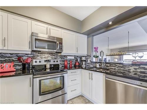 302 A-678 Line 2 Road, Niagara-On-The-Lake, ON - Indoor Photo Showing Kitchen With Upgraded Kitchen