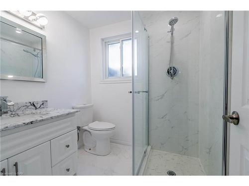 Lower-22 Chantler Road, Welland, ON - Indoor Photo Showing Bathroom