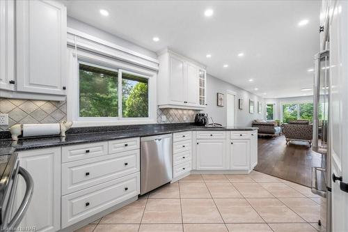 15842 Niagara River Parkway E, Niagara-On-The-Lake, ON - Indoor Photo Showing Kitchen With Upgraded Kitchen