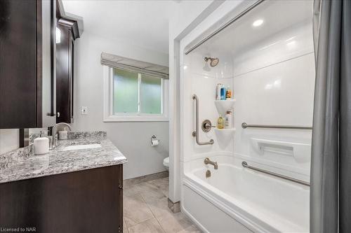 15842 Niagara River Parkway E, Niagara-On-The-Lake, ON - Indoor Photo Showing Bathroom