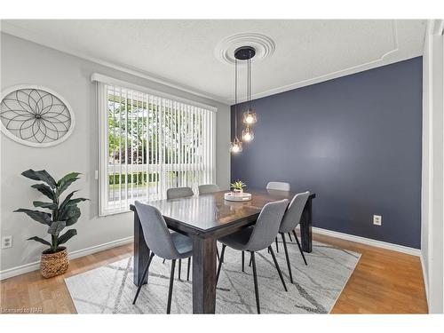 8200 Westwood Street, Niagara Falls, ON - Indoor Photo Showing Dining Room