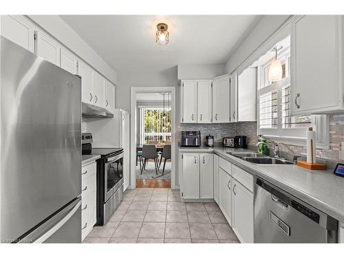 8200 Westwood Street, Niagara Falls, ON - Indoor Photo Showing Kitchen With Double Sink