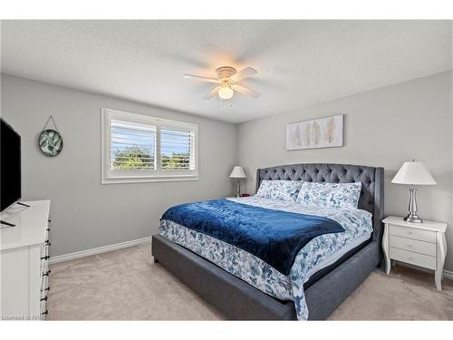 8200 Westwood Street, Niagara Falls, ON - Indoor Photo Showing Bedroom