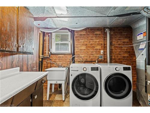 8200 Westwood Street, Niagara Falls, ON - Indoor Photo Showing Laundry Room