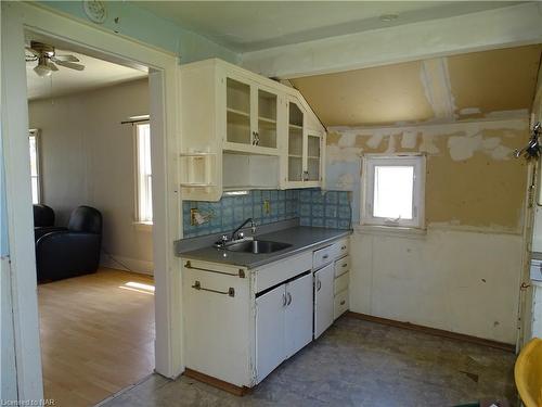 217 York Street, St. Catharines, ON - Indoor Photo Showing Kitchen