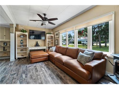 3810 Disher Street, Ridgeway, ON - Indoor Photo Showing Living Room