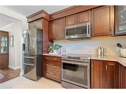 105 Elma Street, St. Catharines, ON - Indoor Photo Showing Kitchen With Upgraded Kitchen