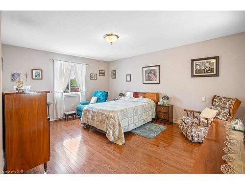 8052 Beaverton Boulevard, Niagara Falls, ON - Indoor Photo Showing Bedroom