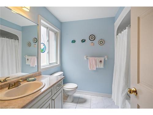 8052 Beaverton Boulevard, Niagara Falls, ON - Indoor Photo Showing Bathroom
