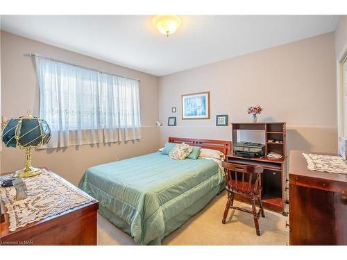 8052 Beaverton Boulevard, Niagara Falls, ON - Indoor Photo Showing Bedroom