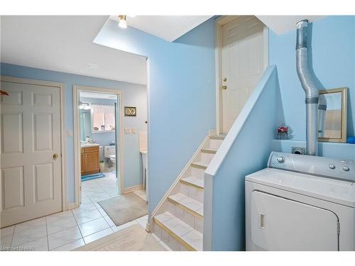 8052 Beaverton Boulevard, Niagara Falls, ON - Indoor Photo Showing Laundry Room