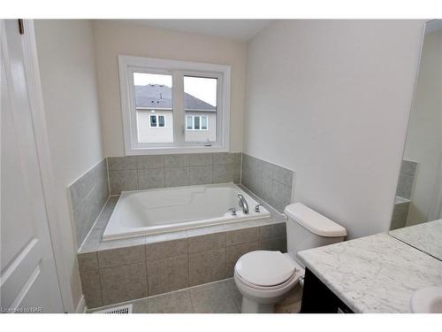7648 Hackberry Trail Trail, Niagara Falls, ON - Indoor Photo Showing Bathroom