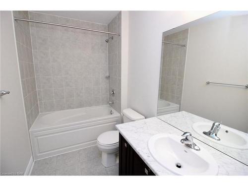 7648 Hackberry Trail Trail, Niagara Falls, ON - Indoor Photo Showing Bathroom