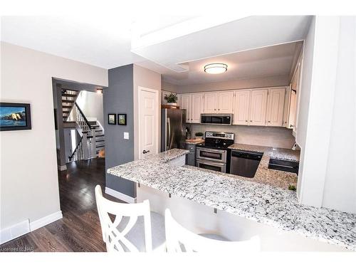 9-178 Scott Street, St. Catharines, ON - Indoor Photo Showing Kitchen With Upgraded Kitchen