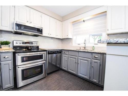 9-178 Scott Street, St. Catharines, ON - Indoor Photo Showing Kitchen