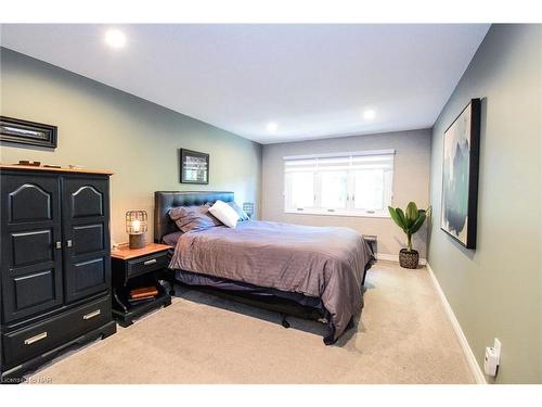 9-178 Scott Street, St. Catharines, ON - Indoor Photo Showing Bedroom