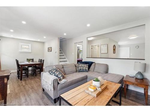 47 Dunkirk Road, Welland, ON - Indoor Photo Showing Living Room