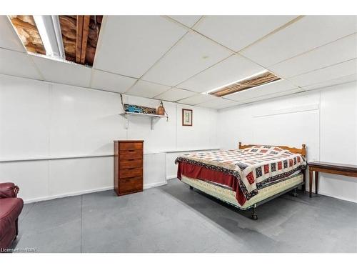 47 Dunkirk Road, Welland, ON - Indoor Photo Showing Bedroom