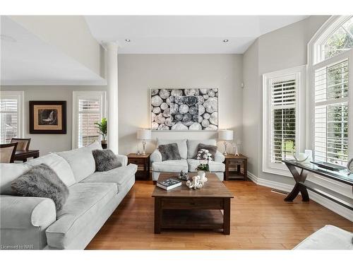 5 Bravetti Circle, St. Catharines, ON - Indoor Photo Showing Living Room