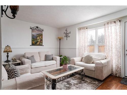 51-125 Bonaventure Drive, Hamilton, ON - Indoor Photo Showing Living Room